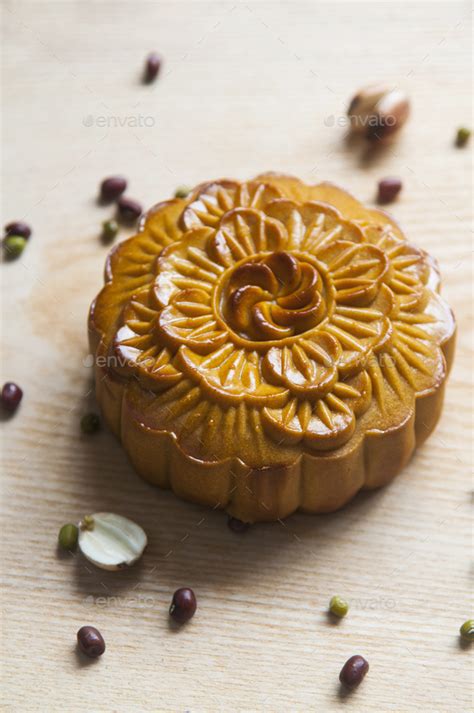 Traditional moon cakes to celebrate mid autumn festival Stock Photo by ...