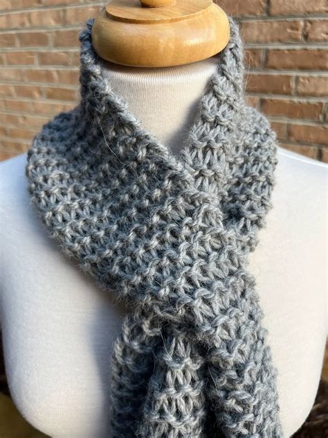 Free Knitting Pattern: Jiffy Keyhole Scarf - Edie Eckman