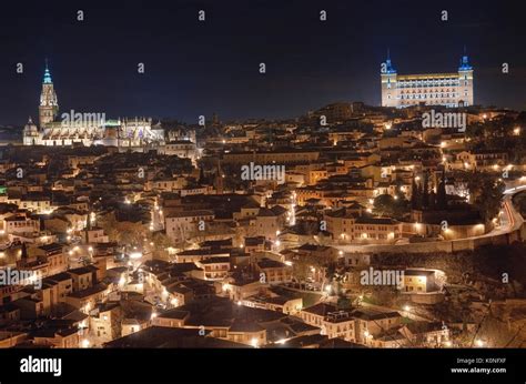 Toledo cityscape at night. Toledo, Spain Stock Photo - Alamy