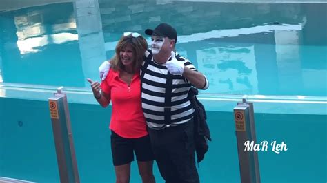 Tom The Famous Seaworld Mime | Tom the mime | Vid 002 - YouTube