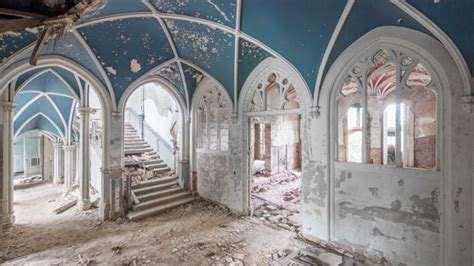 The abandoned mansions sitting empty in Europe