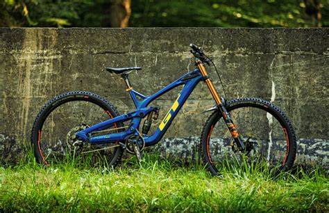 The New GT Fury Downhill Bike Works With 29 and 27.5-Inch Wheels ...