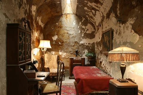 Al Capone's prison cell at Eastern State Penitentiary, PA : pics