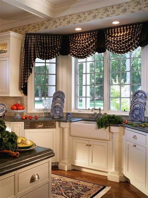 Kitchen Curtains That Will Warm Up the Heart of Your Home | DIY