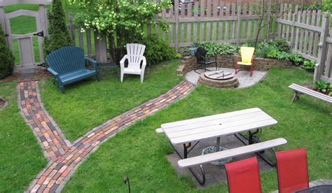 Backyard picnic area | Backyard, Backyard projects, Outdoor projects