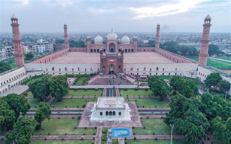 Badshahi Mosque, Lahore: Timings, Ticket Price & More! | Zameen Blog