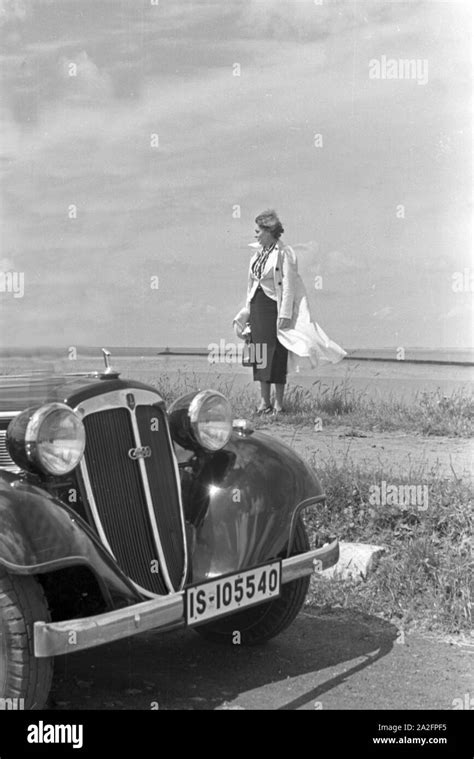 1930s woman car hi-res stock photography and images - Alamy