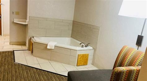 Hotel With Jacuzzi In Room Louisville Ky - bestroom.one