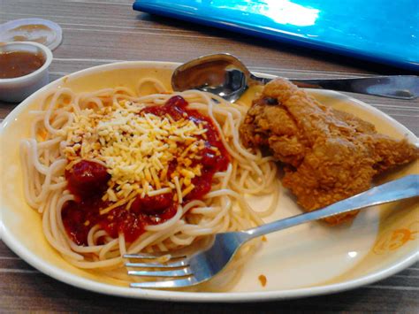 foodtrip: jollibee spaghetti with chicken