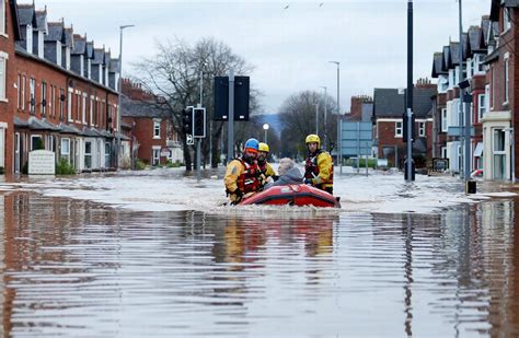 Carlisle flooding Storm Desmond - Manchester Evening News