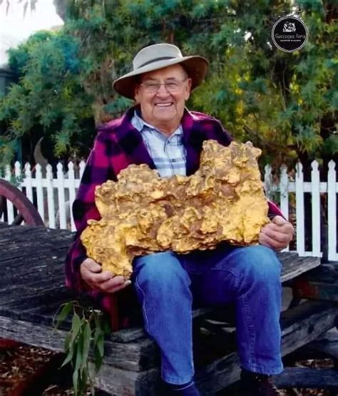 The largest 72kg gold nugget ever found (called the Welcome Stranger ...