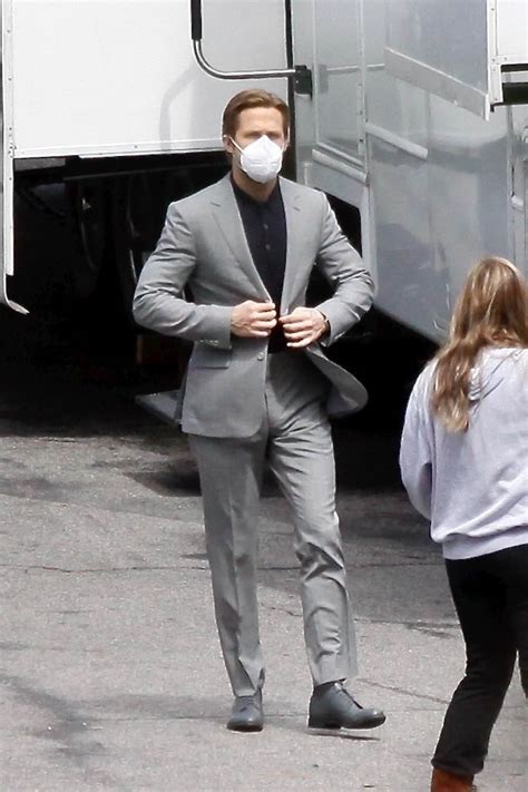 Ryan Gosling looks GOOD on the set of 'The Gray Man', which could ...