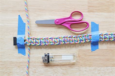 How-to: Rainbow Paracord Dog Collar