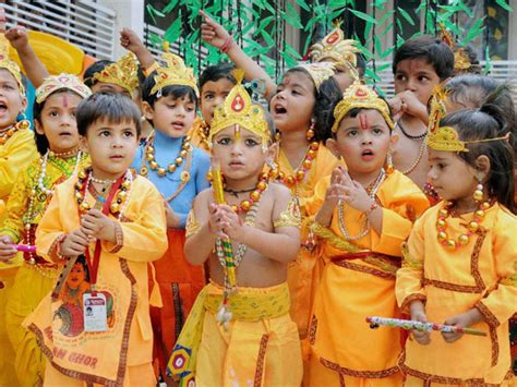 Mathura gears up for Krishna Janmashtami celebrations - Oneindia News