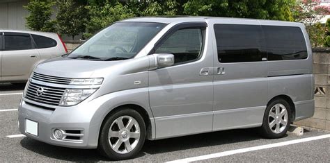 Nissan Elgrand E51 Review - Andrew's Japanese Cars