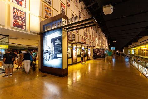 Country Music Hall of Fame - Warner Museums