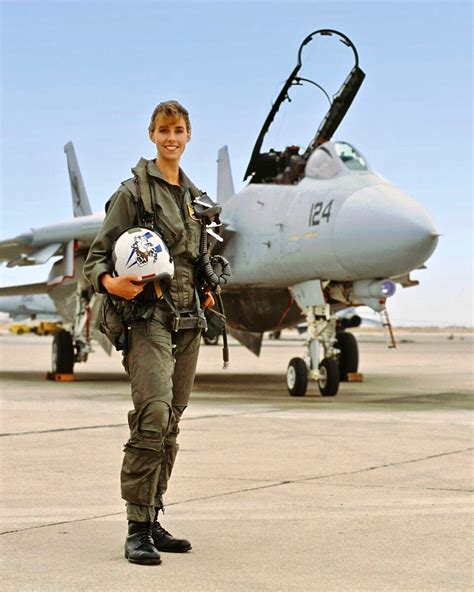 US Navy’s first female F-14 Tomcat pilot, Lt. Carey Lohrenz. [2160×2700 ...