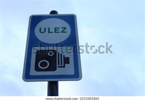 5 Ulez Road Signs East London Images, Stock Photos, 3D objects ...