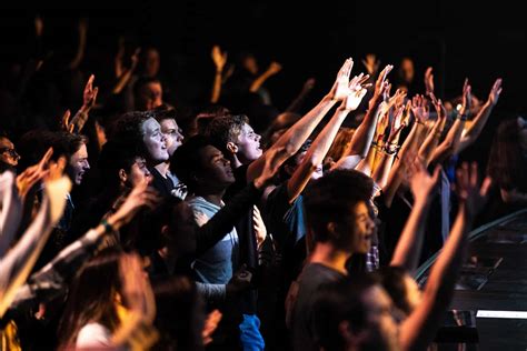 Raising Hands in Worship: Biblical Practice or Conditioned Behavior ...