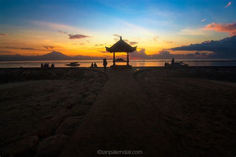 Potret : Sunrise di Pantai Matahari Terbit ~ TANPA KENDALI