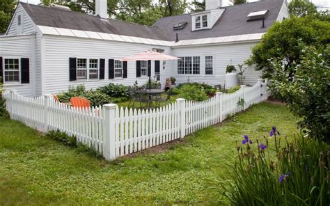 Beyond The White Picket Fence – Designs And Styles To Consider - Decorpion