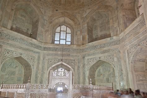 File:Interior of the Taj Mahal 05.jpg - Wikimedia Commons