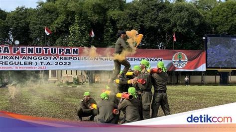 Atraksi Polisi Hutan di Sukabumi