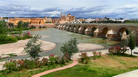 Cordoba, Andalusia, Spain, the river Guadalquivir, bridge, house ...