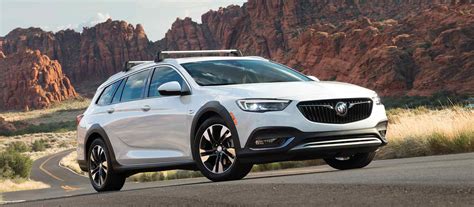 2018 Buick Regal TourX Overview - The News Wheel