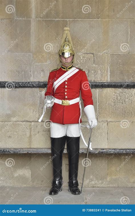 Buckingham Palace Uniforms / Royal Guard Summer Uniform On Sentry Duty ...