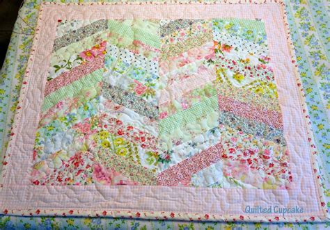 Quilted Cupcake: Shabby Chic Easy Chevron Quilt