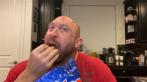 Ryback Eating Chips | Know Your Meme