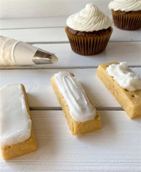 EASY Powdered Sugar Vanilla Frosting (without butter) - Aleka's Get ...