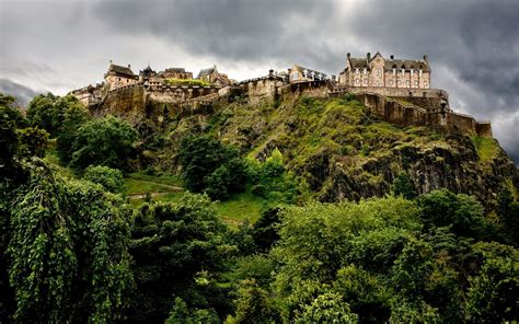 Stunning Edinburgh Castle HD Wallpaper