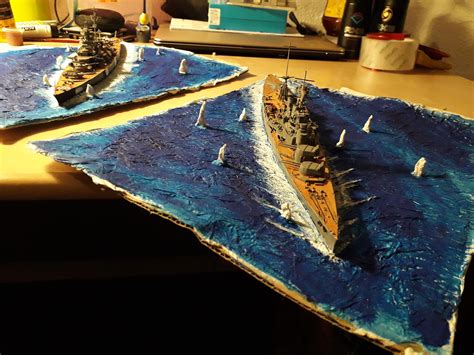 Revell HMS hood 1/700 (with trumpeter bismarck on the background) all ...