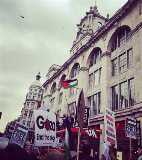 Thousands Protest Outside Israeli Embassy in London - IlmFeed