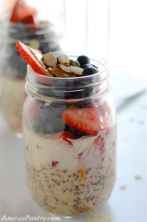 Berry Overnight Cold Oats Recipe - Amira's Pantry