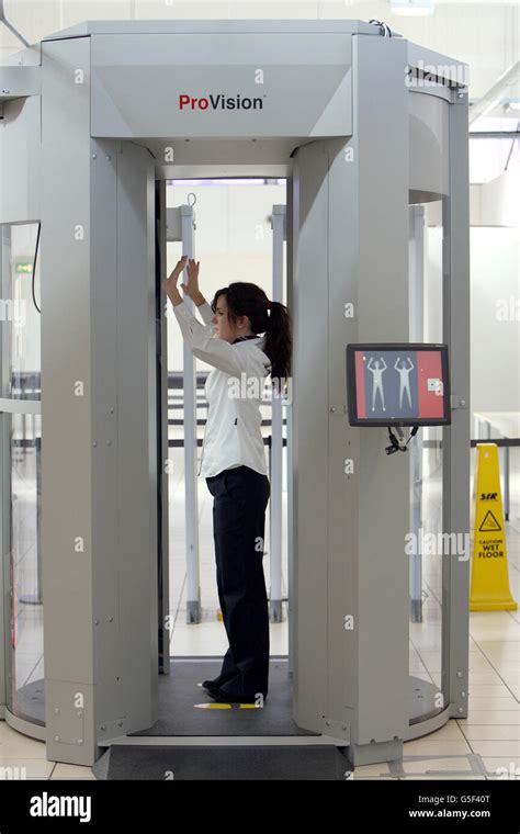 Airport Body Scanner Stock Photos & Airport Body Scanner Stock Images ...