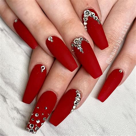 130+ Elegant Rhinestones Coffin Nails Designs | Unhas douradas, Unhas ...