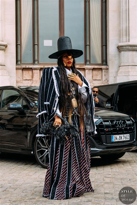 Paris SS 2023 Street Style: Erykah Badu - STYLE DU MONDE | Fashion ...