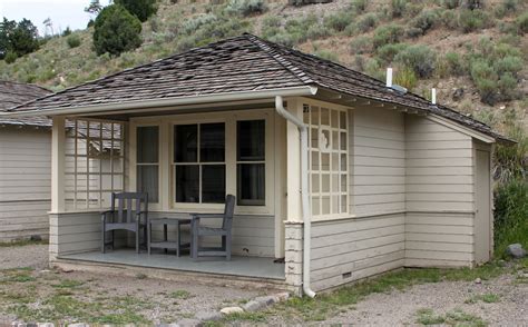 Mammoth Hot Springs Hotel and Cabins – Yellowstone Reservations-