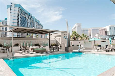 The Westin Las Vegas Hotel & Spa: Pool & Spa Day Pass Las Vegas ...