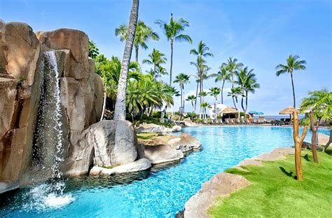 8 Best Waterpark Hotels in Hawaii (for 2024)