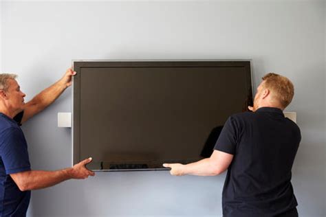 How High Should I Mount a Flat Screen TV? | MantelMount