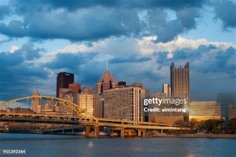 Pittsburgh Skyline Sunset Photos and Premium High Res Pictures - Getty ...