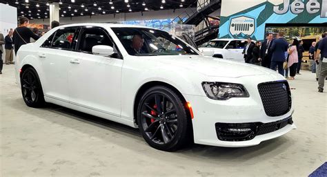 2023 Chrysler 300C Waiting List Is Full As 485 HP Sedan Sees ...