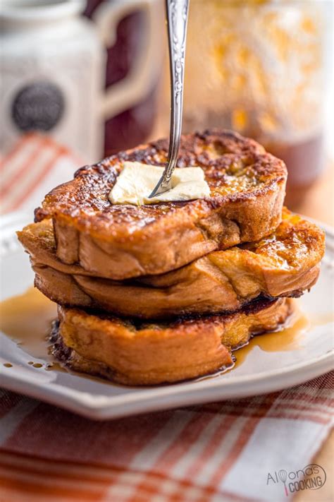 Easy French Toast Recipe with Step-by-Step Photos!