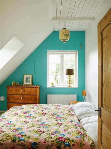 8 Bold Paint Colors You Have to Try in Your Small Bedroom | Apartment ...