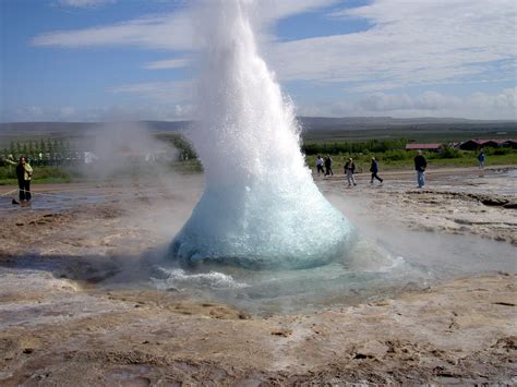 File:Strokkur Geysir Iceland 2005-4.JPG - Wikipedia