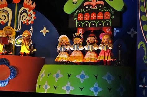 Disneyland Its A Small World Dolls - English Lessons